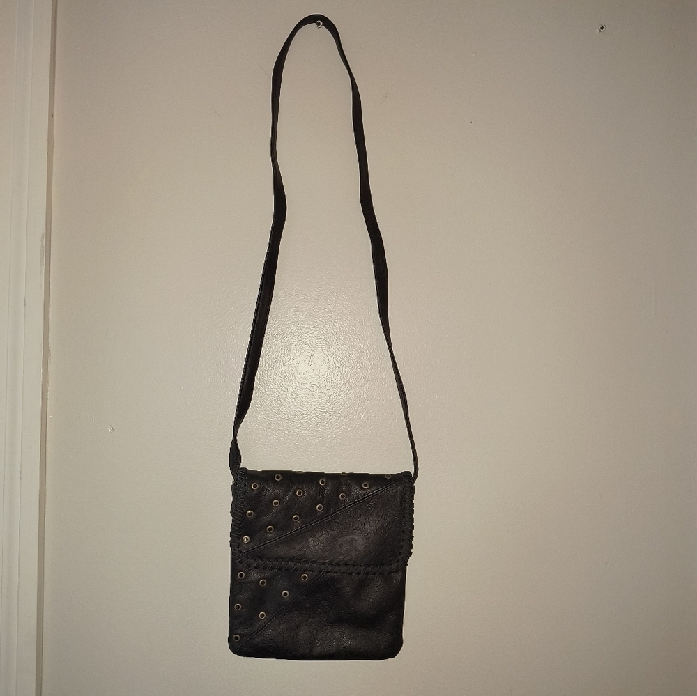 Carlo D'Santi brown leather cross body bag/purse, snap closure 8" by 8" like new - Picture 2 of 7
